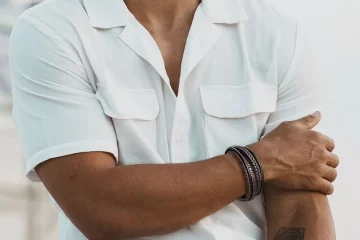 استایل اولد مانی با دستبند چرم طبیعی